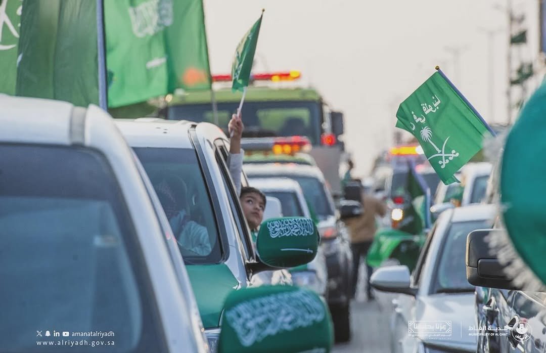 الوطن فخر وعز